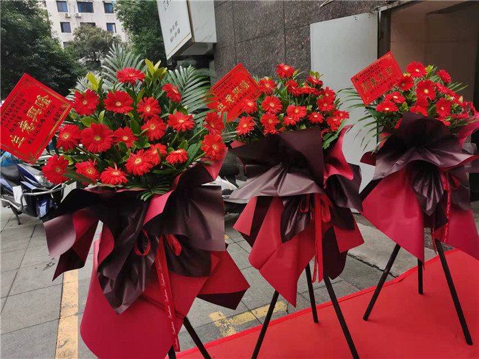 四川中青旅綿陽分社、綿陽市中旅假日旅行社、綿陽自來文化傳播有限公司24H自助售貨服務(wù)盛大開業(yè)